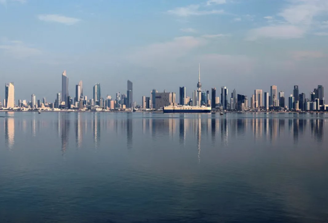 مصري في الكويت  ينتقم بأنها حياة  شخصين يالخطأ